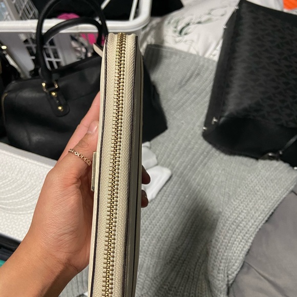 Beautiful AUTHENTIC Kate Spade Wallet - Picture 4 of 8